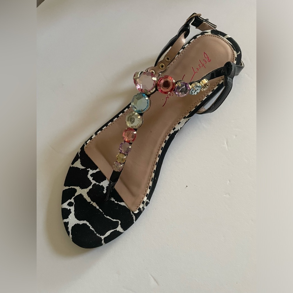 Betsey Johnson animal print multi color T-Strap flat sandal. Sz. 10m